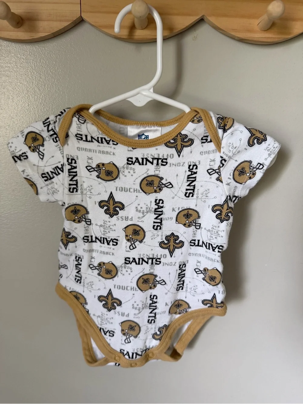 NFL New Orleans Saints Baby Bodysuit Short Sleeve Snap White Gold 0-3M
